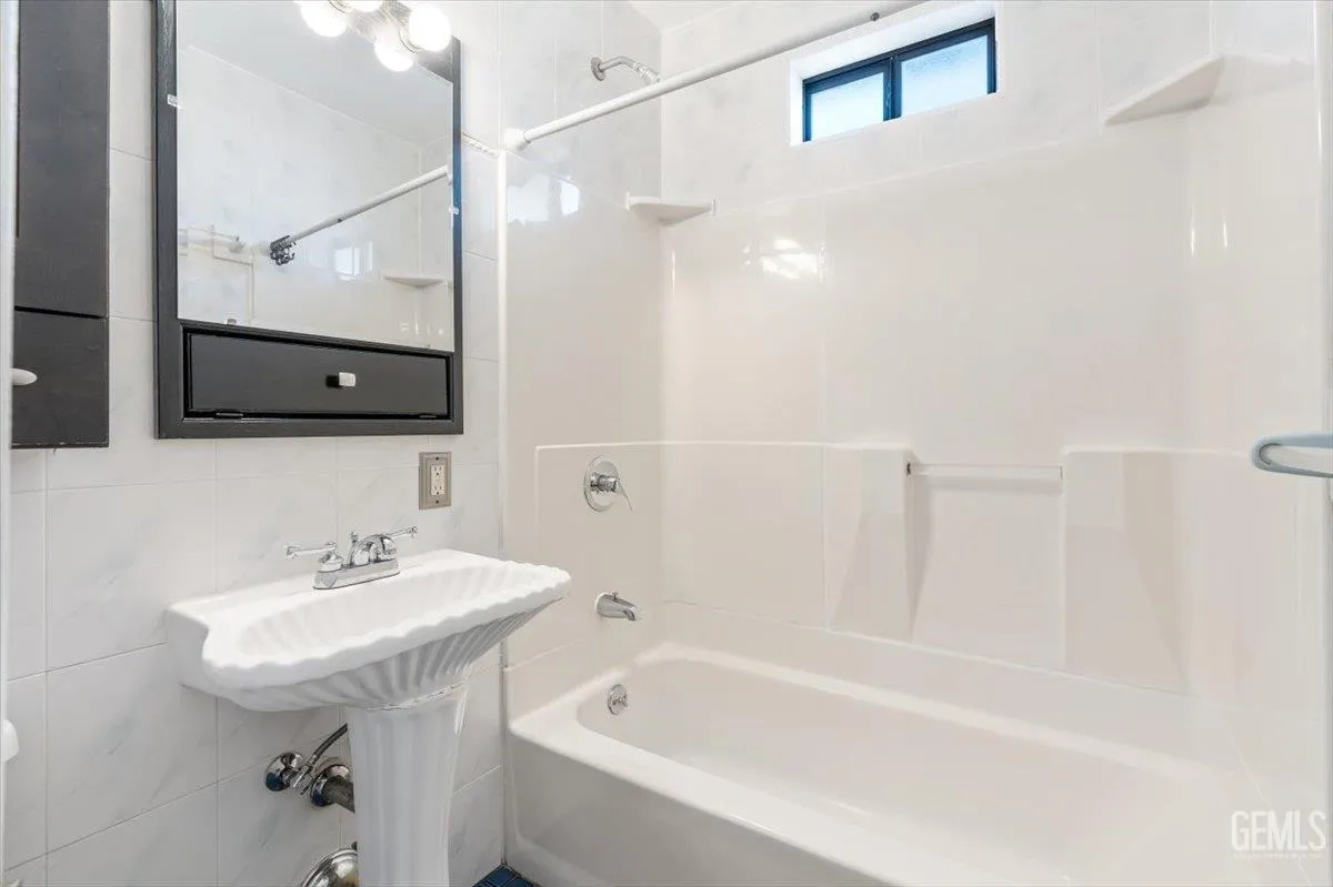 Bakersfield, California 93306, United States, 2 Bedrooms Bedrooms, ,1 BathroomBathrooms,Residential,Active,204559