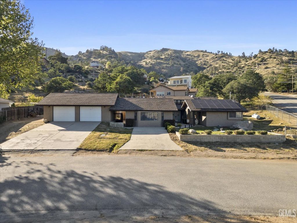 Photo of 21601 Hidden Canyon Drive, Tehachapi, CA 93561 (MLS # 202603731)