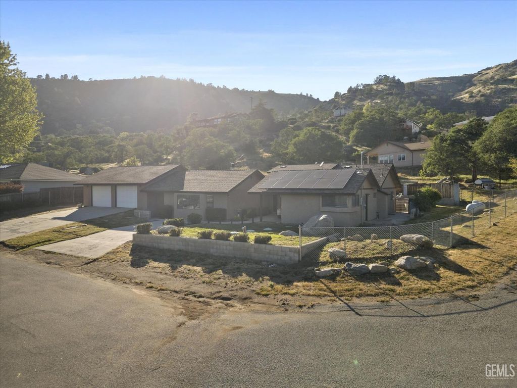 Photo of 21601 Hidden Canyon Drive, Tehachapi, CA 93561 (MLS # 202603731)