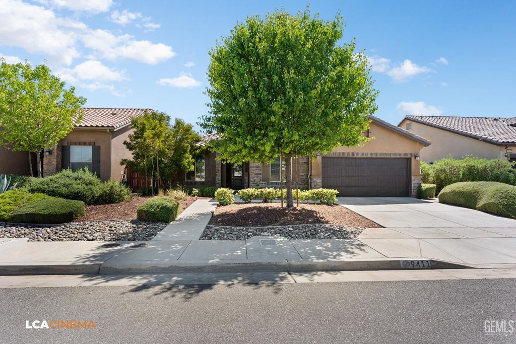 Photo of 9411 Flowertree Drive, Shafter, CA 93263 (MLS # 202603704)