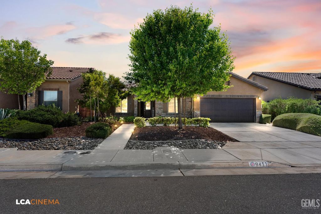 Photo of 9411 Flowertree Drive, Shafter, CA 93263 (MLS # 202603704)