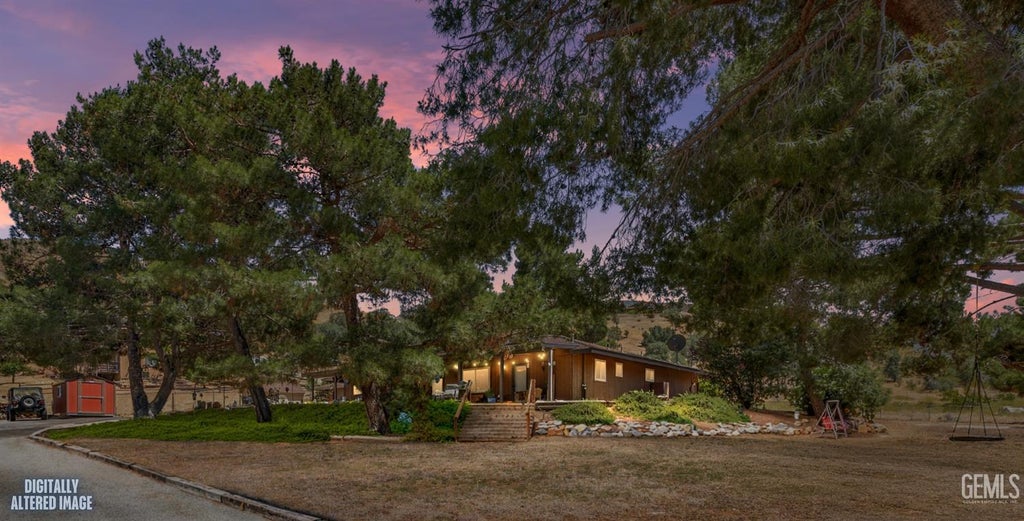 Photo of 3412 Indian Rock Road, Lake Isabella, CA 93240 (MLS # 202605094)