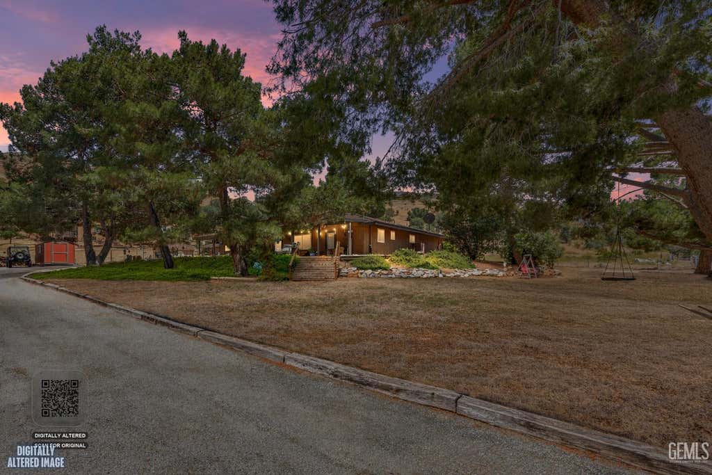 Photo of 3412 Indian Rock Road, Lake Isabella, CA 93240 (MLS # 202605094)