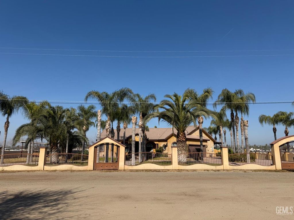 Photo of 6328 Sugarloaf Lane, Bakersfield, CA 93307 (MLS # 202601499)