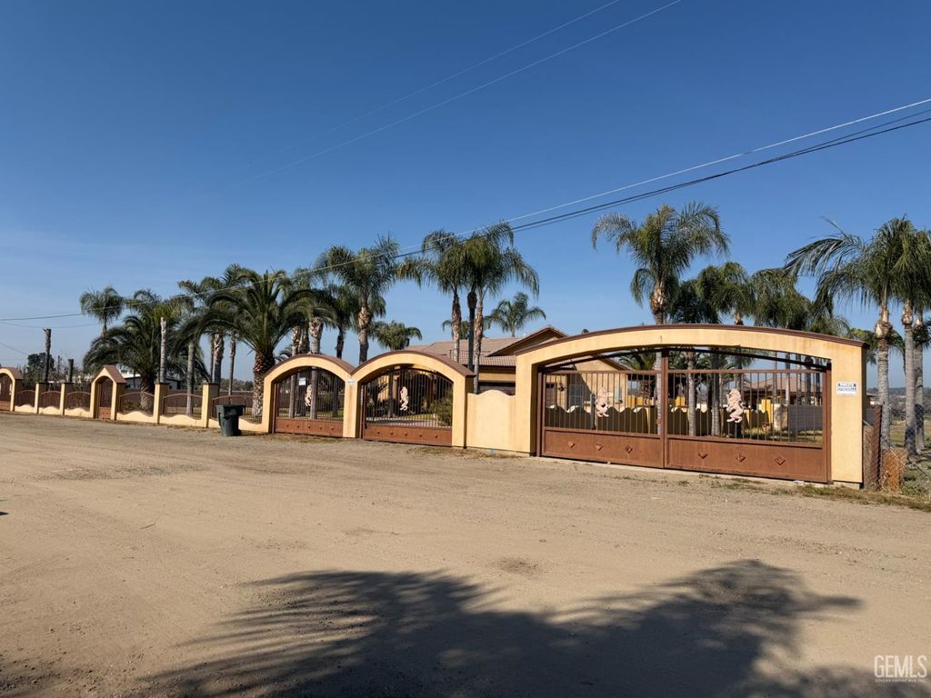 Photo of 6328 Sugarloaf Lane, Bakersfield, CA 93307 (MLS # 202601499)