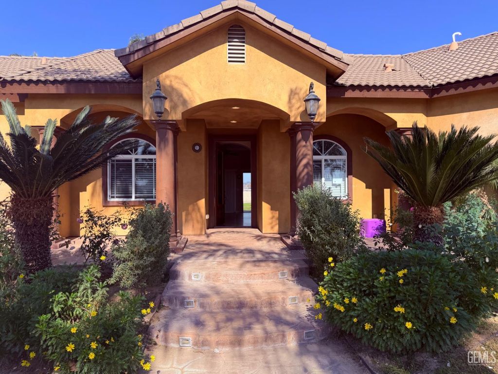 Photo of 6328 Sugarloaf Lane, Bakersfield, CA 93307 (MLS # 202601499)