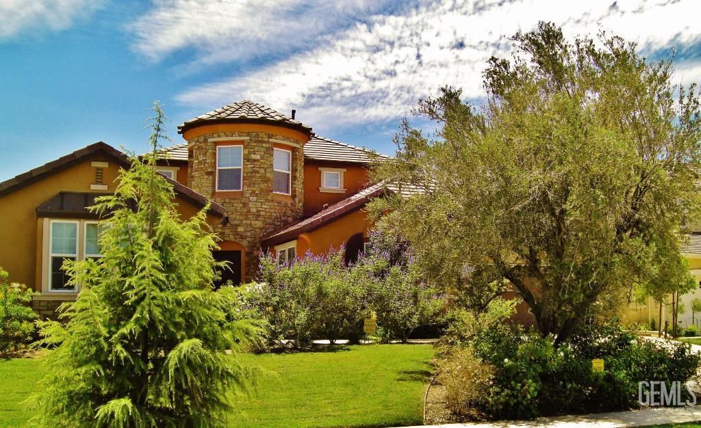 Photo of 5206 Village Green Lane, Bakersfield, CA 93306 (MLS # 202600915)