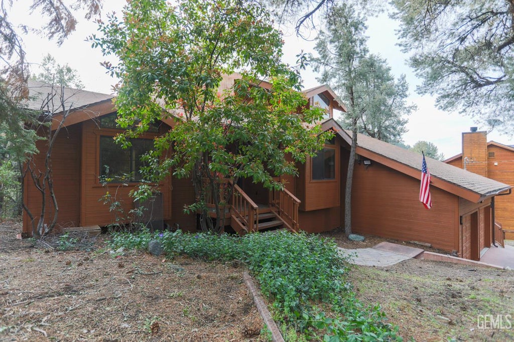 Photo of 2701 Hillcrest Court, Pine Mountain Club, CA 93225 (MLS # 202603304)