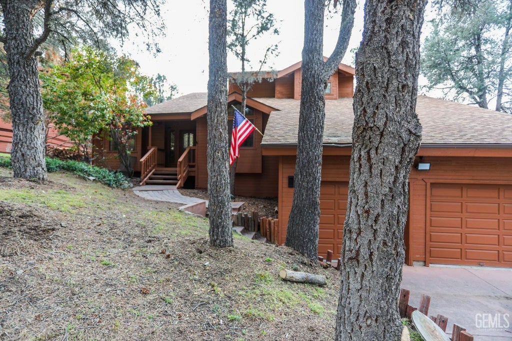 Photo of 2701 Hillcrest Court, Pine Mountain Club, CA 93225 (MLS # 202603304)