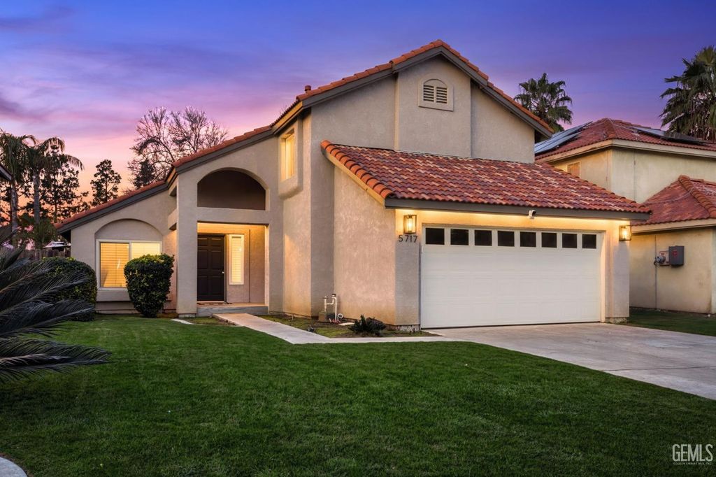 Photo of 5717 Willowcrest Street, Bakersfield, CA 93313 (MLS # 202600983)