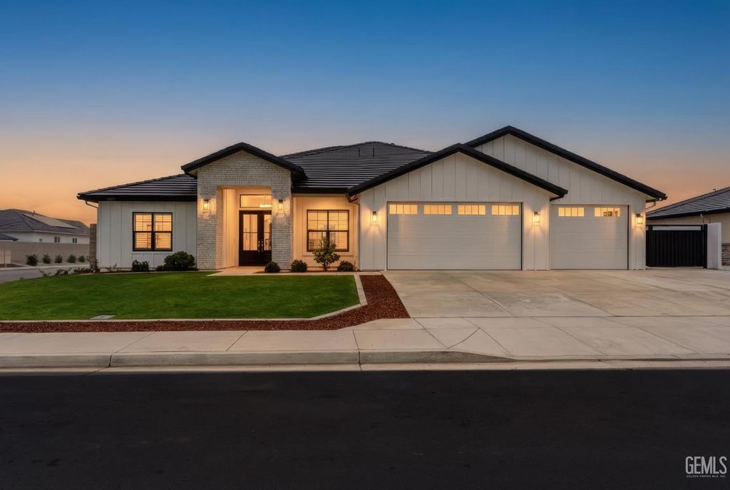 Photo of 16729 Starview Court, Bakersfield, CA 93314 (MLS # 202601059)