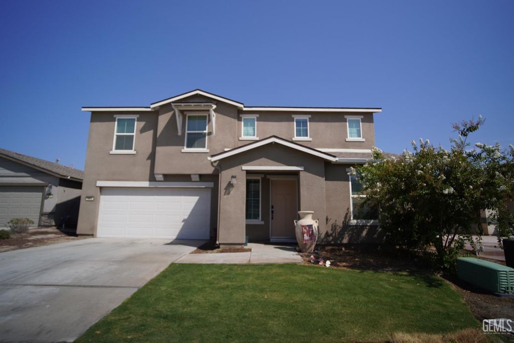 Photo of 5808 Esmerelda Avenue, Bakersfield, CA 93313 (MLS # 202510617)