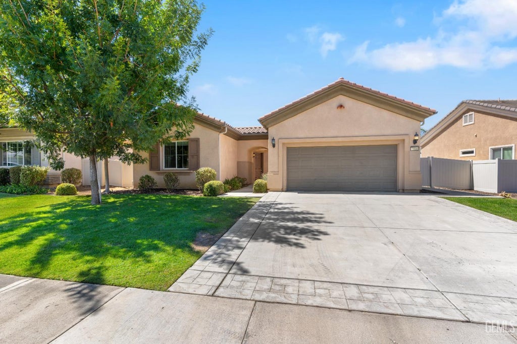 Photo of 5914 Park Place Drive, Bakersfield, CA 93306 (MLS # 202609675)