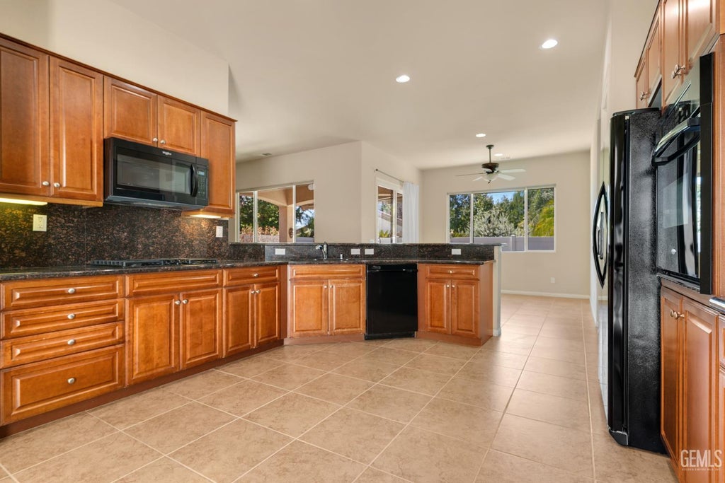 Photo of 5914 Park Place Drive, Bakersfield, CA 93306 (MLS # 202609675)