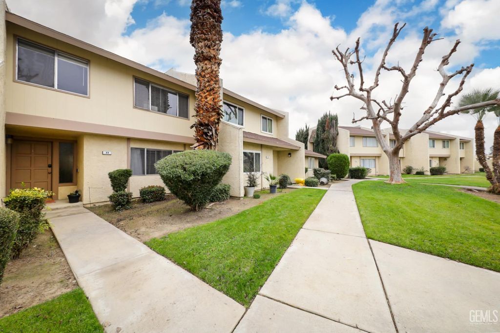 Photo of 930 Olive Drive #33, Bakersfield, CA 93308 (MLS # 202600924)