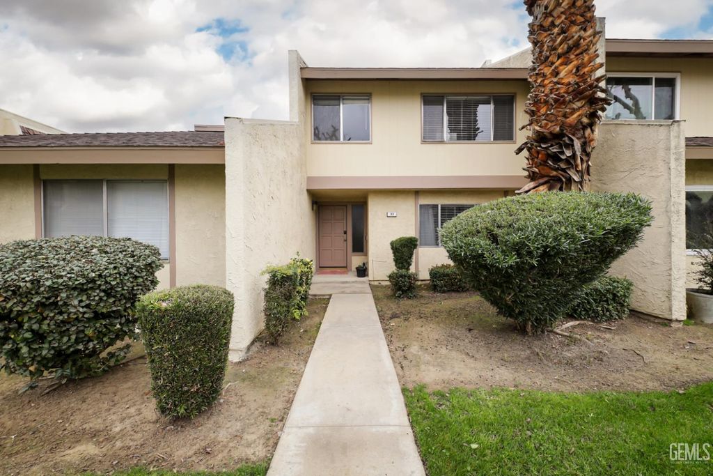 Photo of 930 Olive Drive #33, Bakersfield, CA 93308 (MLS # 202600924)