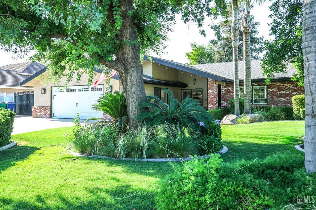 Photo of 14618 Goodwin Avenue, Bakersfield, CA 93314 (MLS # 202608360)