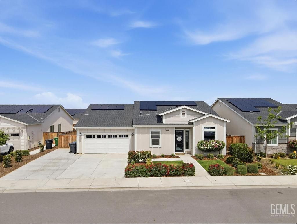 Photo of 9406 Hill Springs Lane, Shafter, CA 93263 (MLS # 202604109)