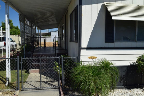 4401 HUGHES LN SPC 34, BAKERSFIELD, CA 93304 - Image 3d55cabc9d5cfb6095d1cc364d2cfae6/423853566