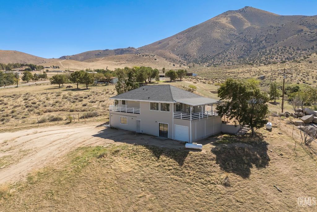 Photo of 4921 Bella Vista Drive, Weldon, CA 93283 (MLS # 202510914)