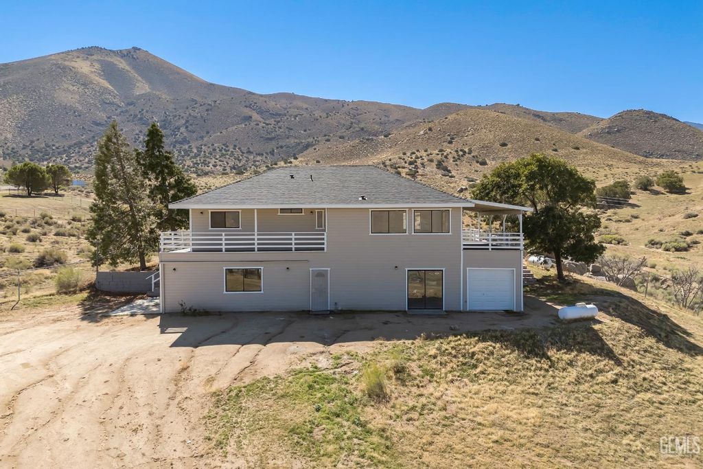 Photo of 4921 Bella Vista Drive, Weldon, CA 93283 (MLS # 202510914)