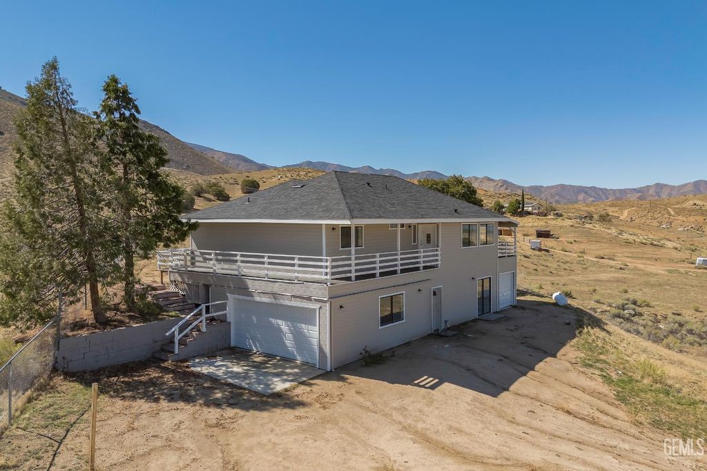 Photo of 4921 Bella Vista Drive, Weldon, CA 93283 (MLS # 202510914)