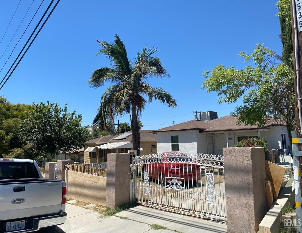 Photo of 2228 College Avenue, Bakersfield, CA 93306 (MLS # 202603157)