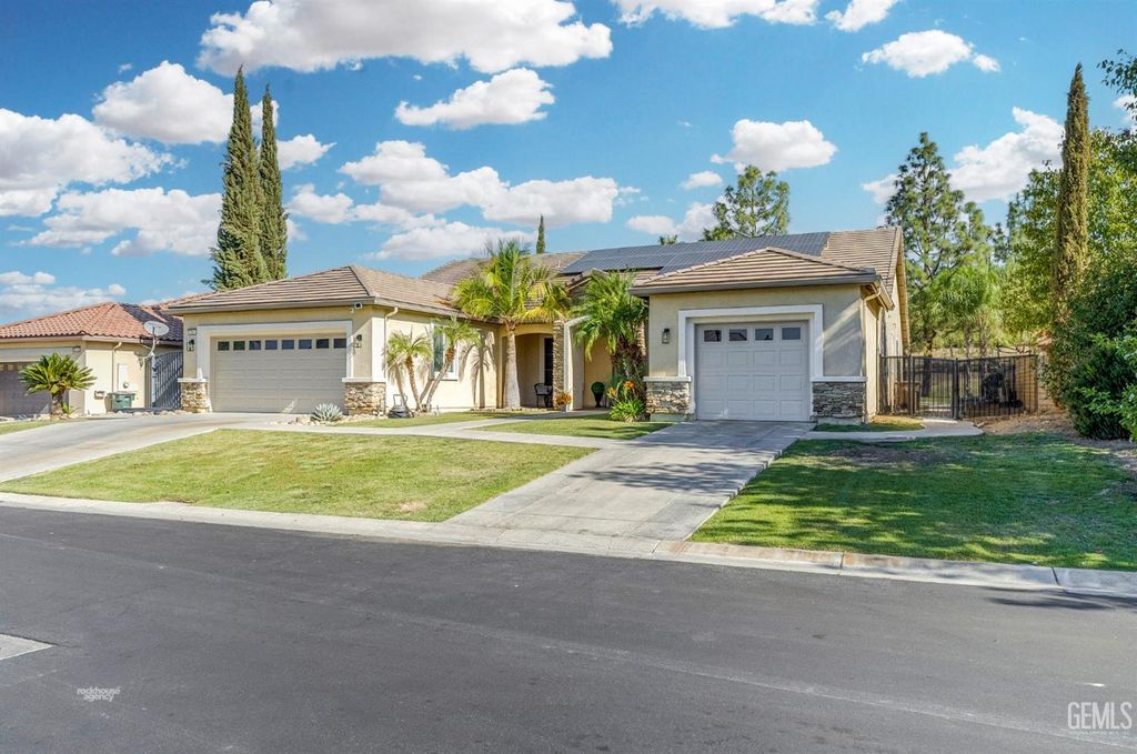 Photo of 5101 Anacapa Drive, Bakersfield, CA 93306 (MLS # 202511233)