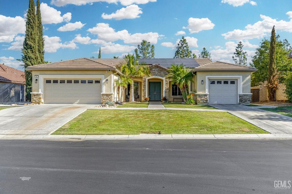 Photo of 5101 Anacapa Drive, Bakersfield, CA 93306 (MLS # 202511233)