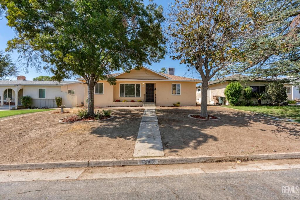 Photo of 2918 Dartmouth Street, Bakersfield, CA 93305 (MLS # 202511090)