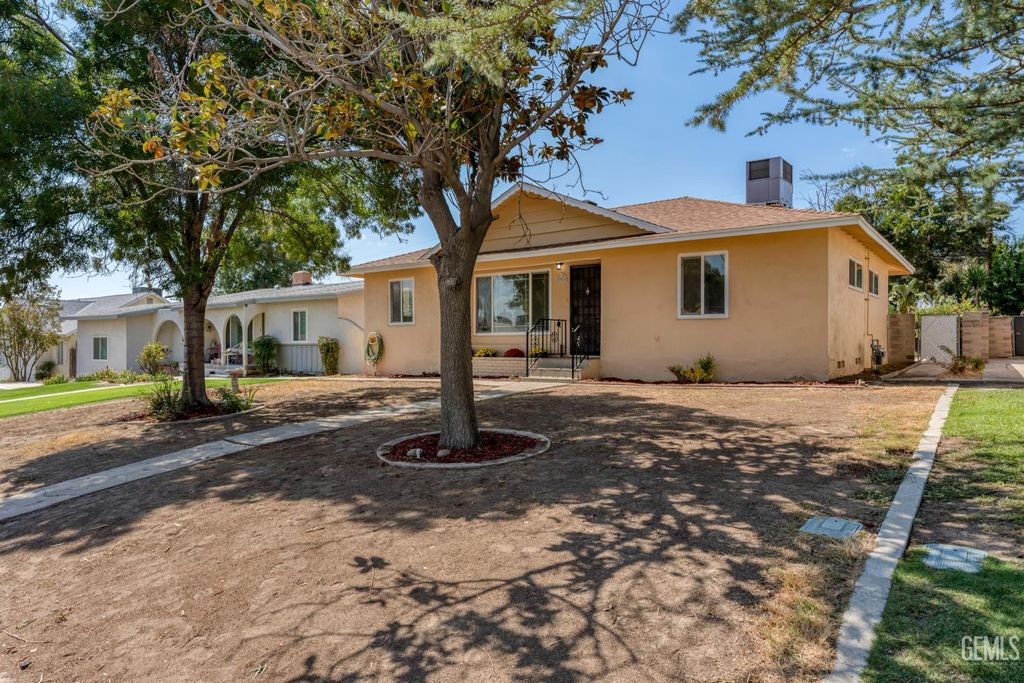 Photo of 2918 Dartmouth Street, Bakersfield, CA 93305 (MLS # 202511090)