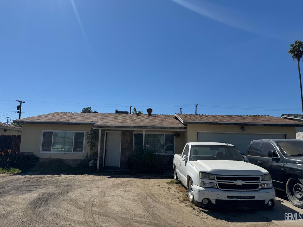 Photo of 4201 Gordon Street, Bakersfield, CA 93307 (MLS # 202603831)