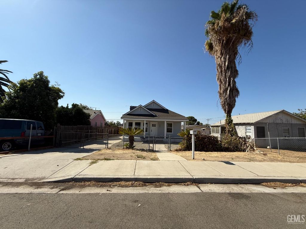 Photo of 505 Jeffrey Street, Bakersfield, CA 93305 (MLS # 202600895)