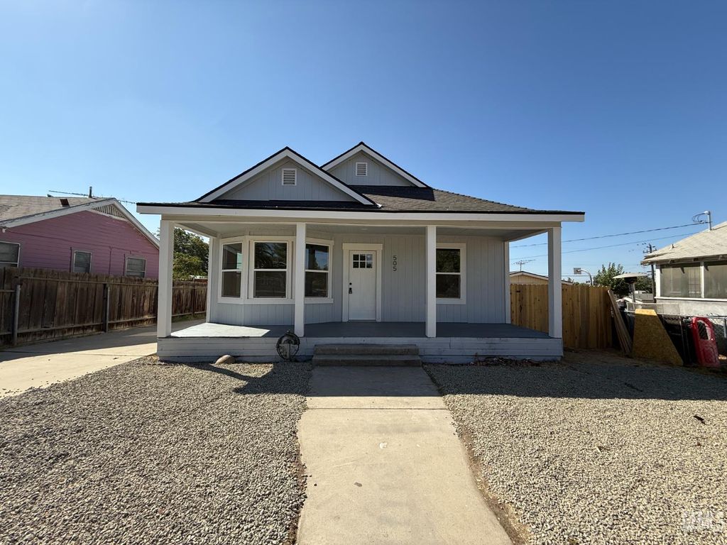 Photo of 505 Jeffrey Street, Bakersfield, CA 93305 (MLS # 202600895)
