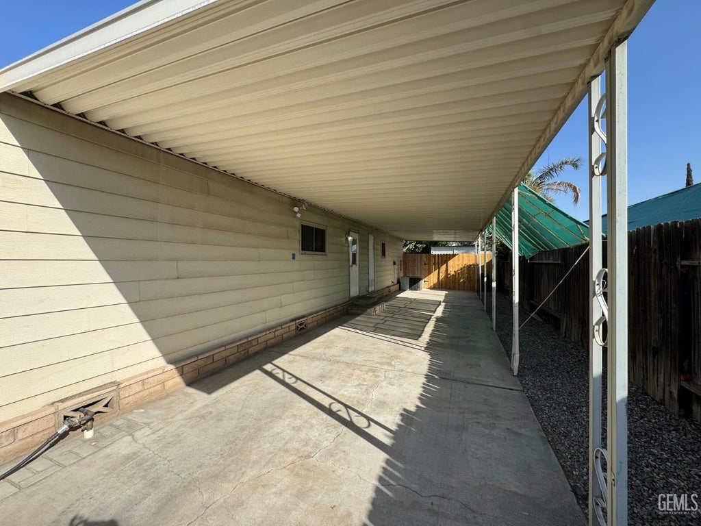 Photo of 3508 Biltmore Lane LN, Bakersfield, CA 93313 (MLS # 202610068)