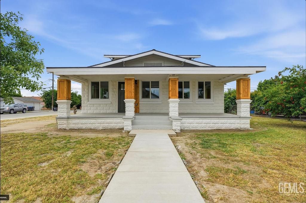 Photo of 405 Harlow Avenue, Mc Farland, CA 93250 (MLS # 202604034)