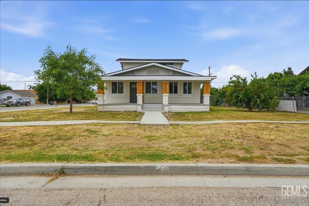 Photo of 405 Harlow Avenue, Mc Farland, CA 93250 (MLS # 202604034)