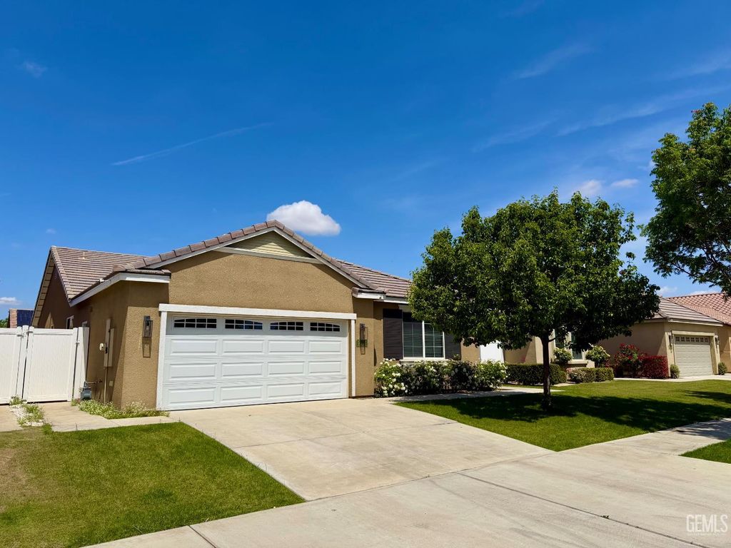 Photo of 14616 Yellow Lupine Drive, Bakersfield, CA 93314 (MLS # 202600819)