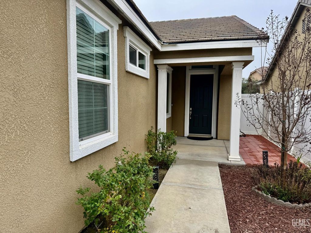 Photo of 14616 Yellow Lupine Drive, Bakersfield, CA 93314 (MLS # 202600819)