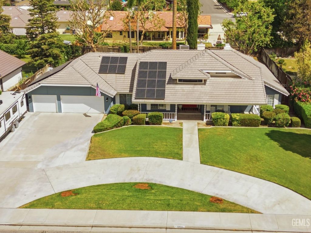 Photo of 11520 Pinehaven Avenue, Bakersfield, CA 93312 (MLS # 202604420)