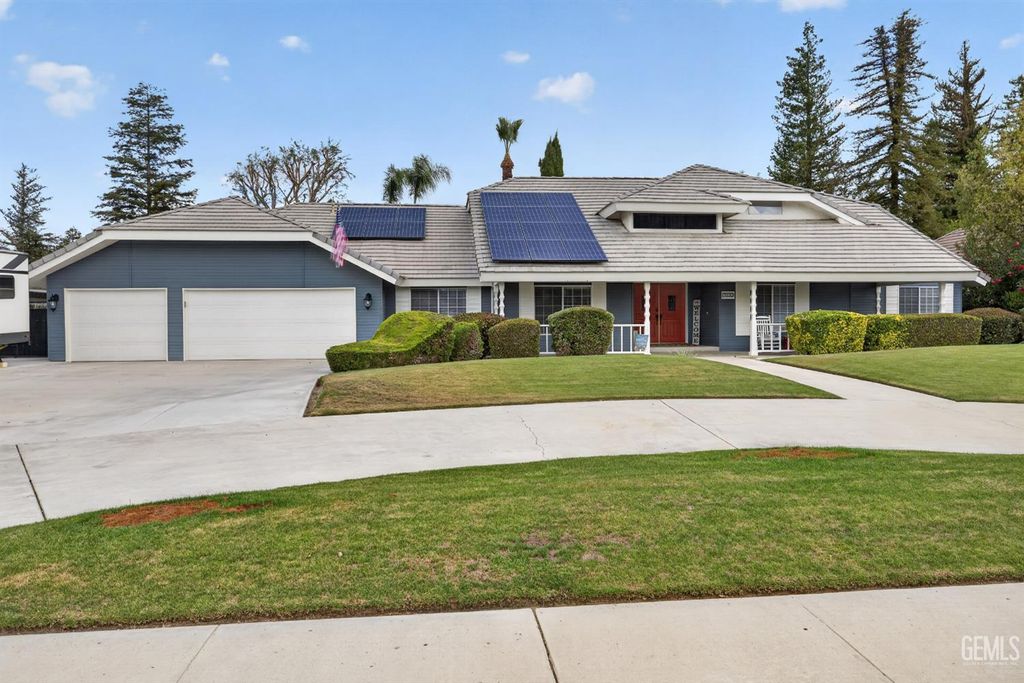 Photo of 11520 Pinehaven Avenue, Bakersfield, CA 93312 (MLS # 202604420)