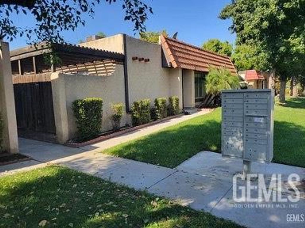 Photo of 3609 Sampson Court #C, Bakersfield, CA 93309 (MLS # 202512947)