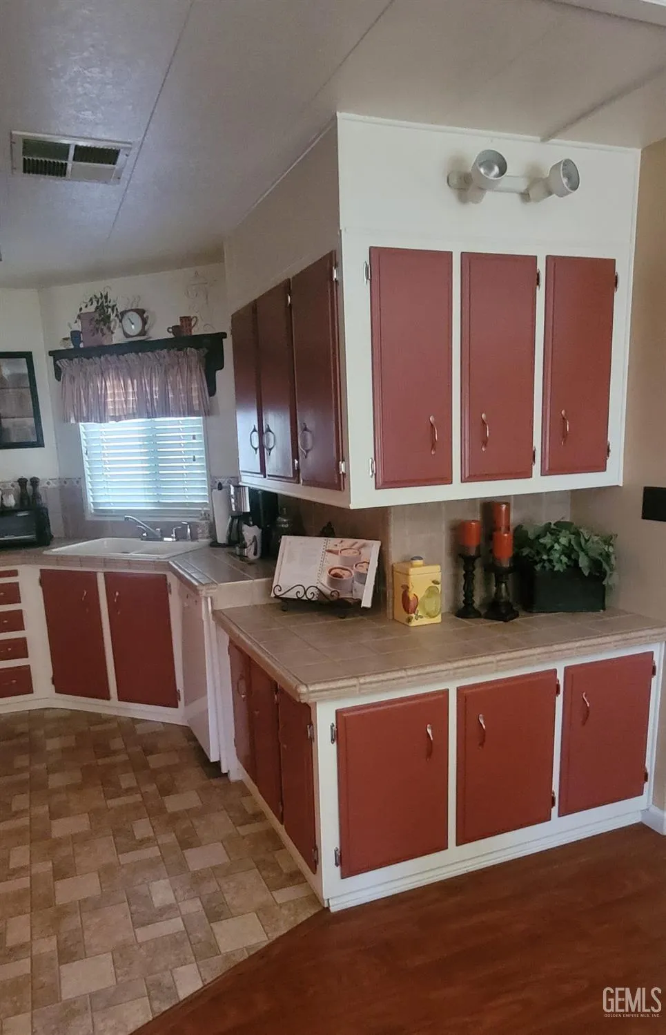 Bakersfield, California 93301, United States, 2 Bedrooms Bedrooms, ,2 BathroomsBathrooms,Residential,Active,224940