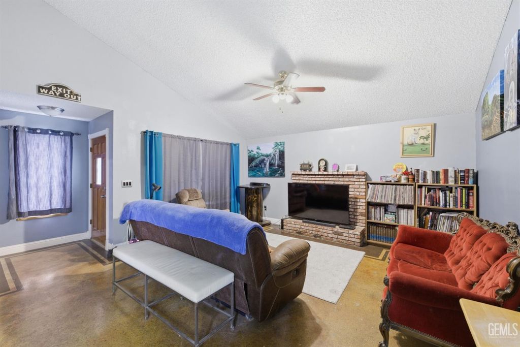 Photo of 8485 Tamarack Avenue, California City, CA 93505 (MLS # 202603942)