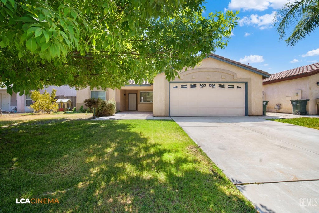 Photo of 921 Olson Avenue, Bakersfield, CA 93307 (MLS # 202609534)