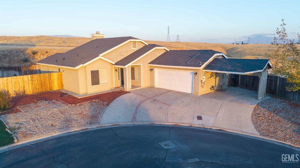 Photo of 6513 Derby Drive, Bakersfield, CA 93306 (MLS # 202511257)