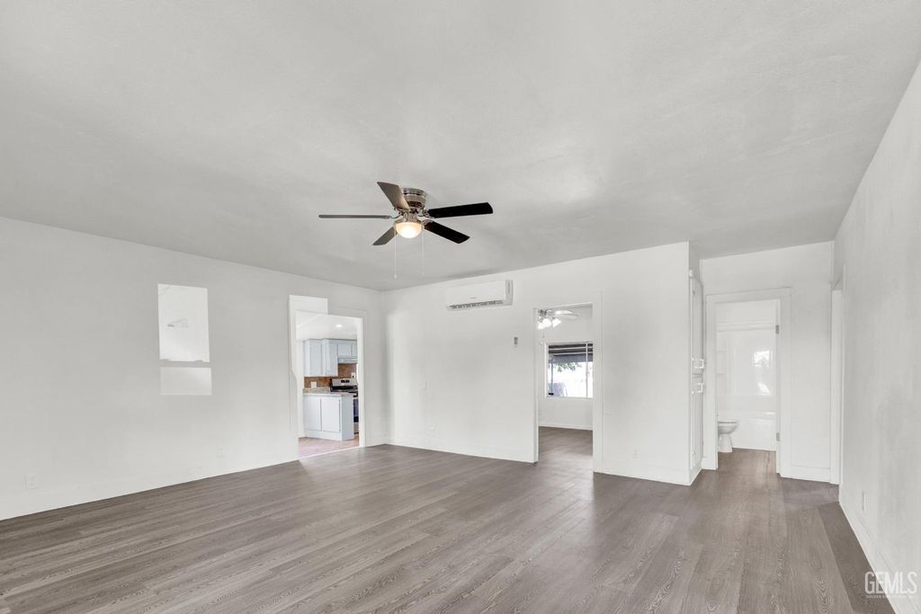 Photo of 606 Buchanan Street, Taft, CA 93268 (MLS # 202510610)