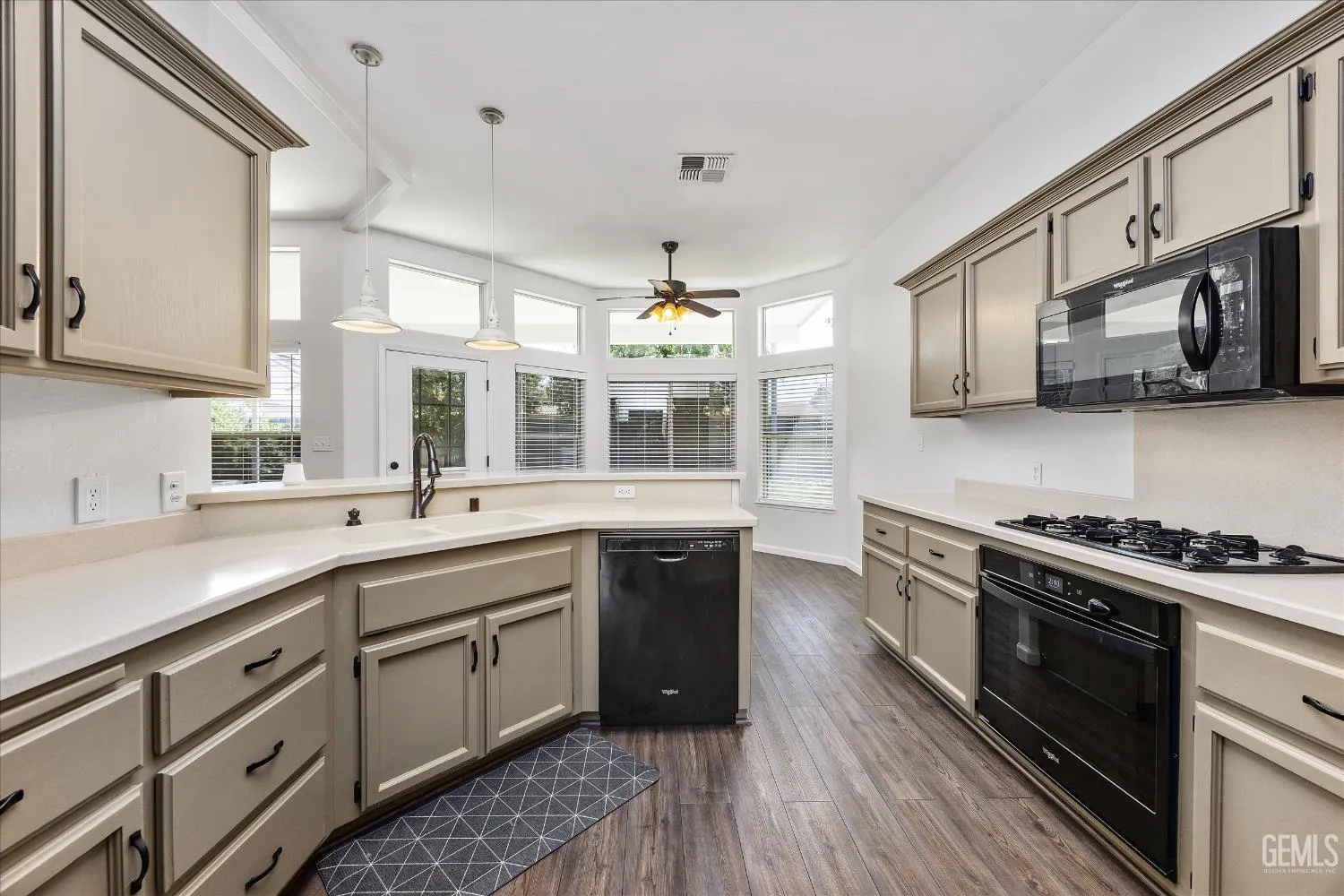 Bakersfield, California 93312, United States, 4 Bedrooms Bedrooms, ,2 BathroomsBathrooms,Residential,Active,212091