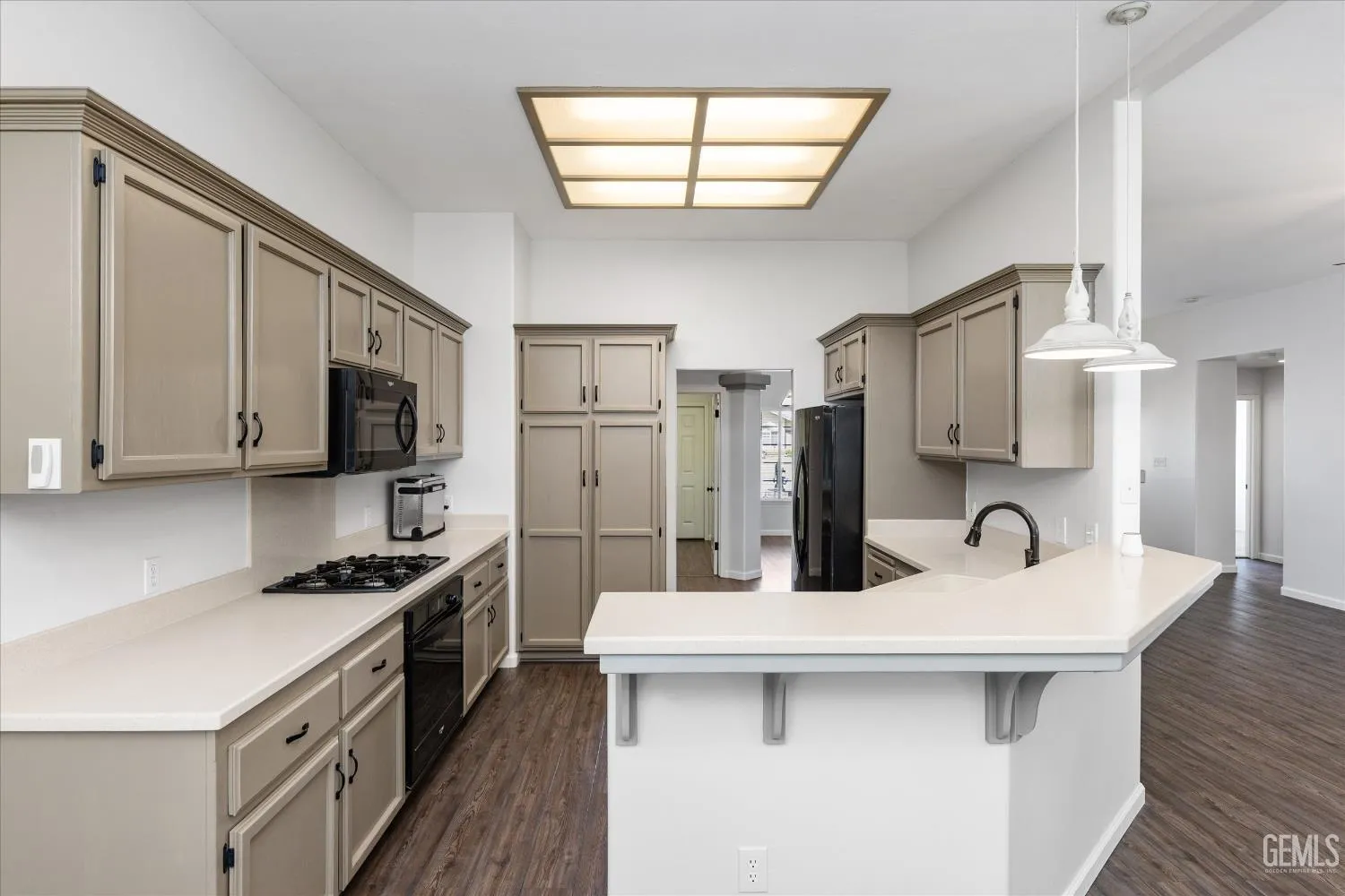 Bakersfield, California 93312, United States, 4 Bedrooms Bedrooms, ,2 BathroomsBathrooms,Residential,Active,212091