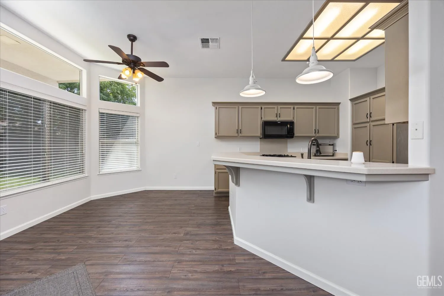 Bakersfield, California 93312, United States, 4 Bedrooms Bedrooms, ,2 BathroomsBathrooms,Residential,Active,212091